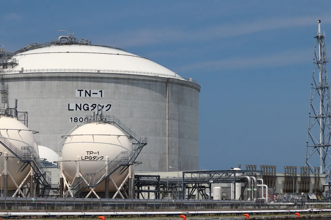 Hotter summer raises Japan LNG demand, lending modest support to Asian LNG prices