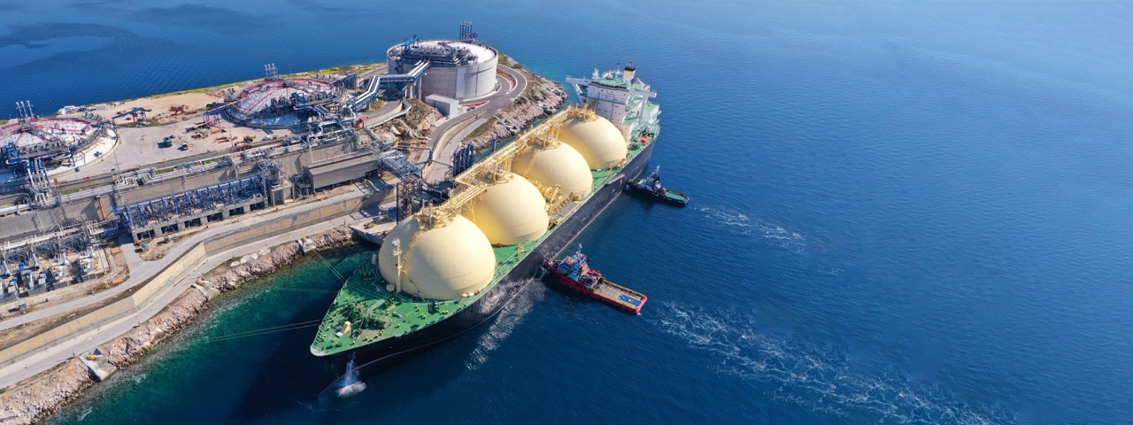 First US LNG cargo in 17 months reaches China, re-export expected