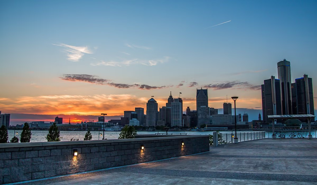 Detroit, MI: cityscape and local surroundings