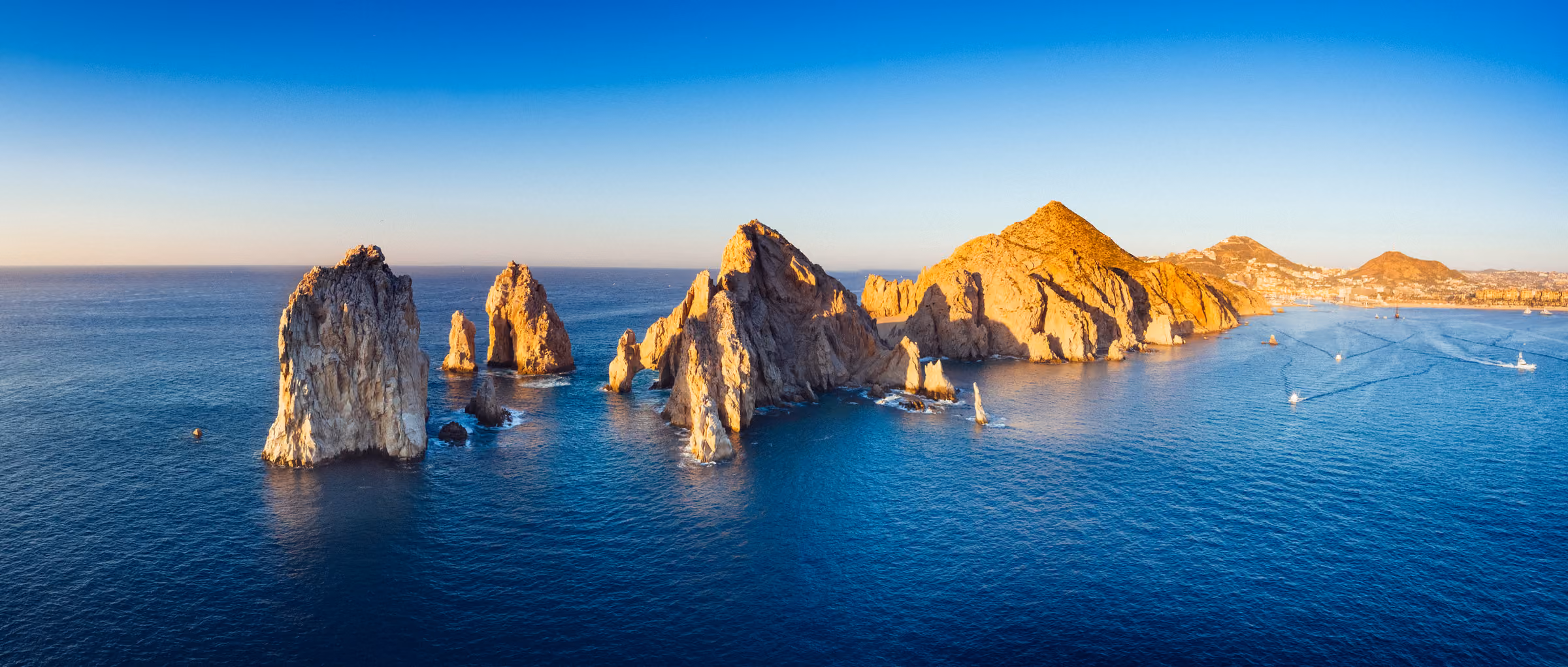 El Arco and the rocky coastline of Cabo San Lucas