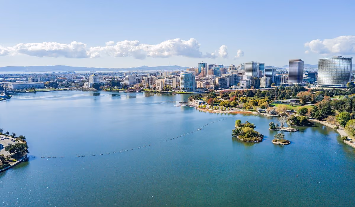 Oakland, CA: cityscape and local surroundings