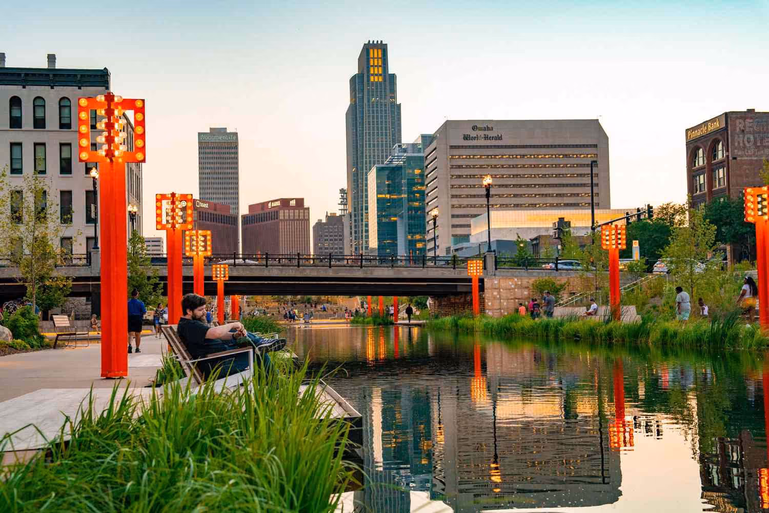 Omaha, NE: cityscape and local surroundings