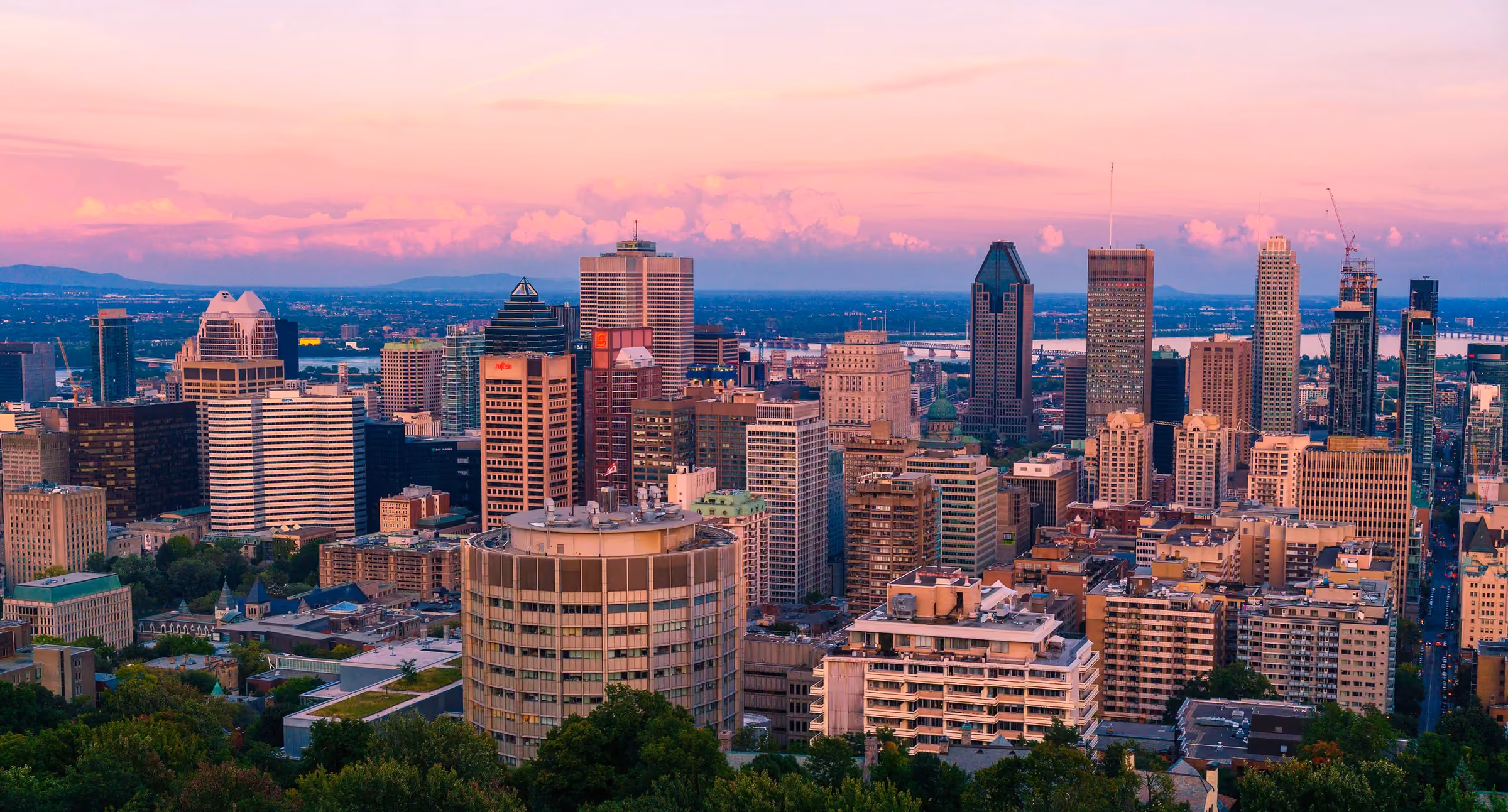 Montreal, QC: cityscape and local surroundings