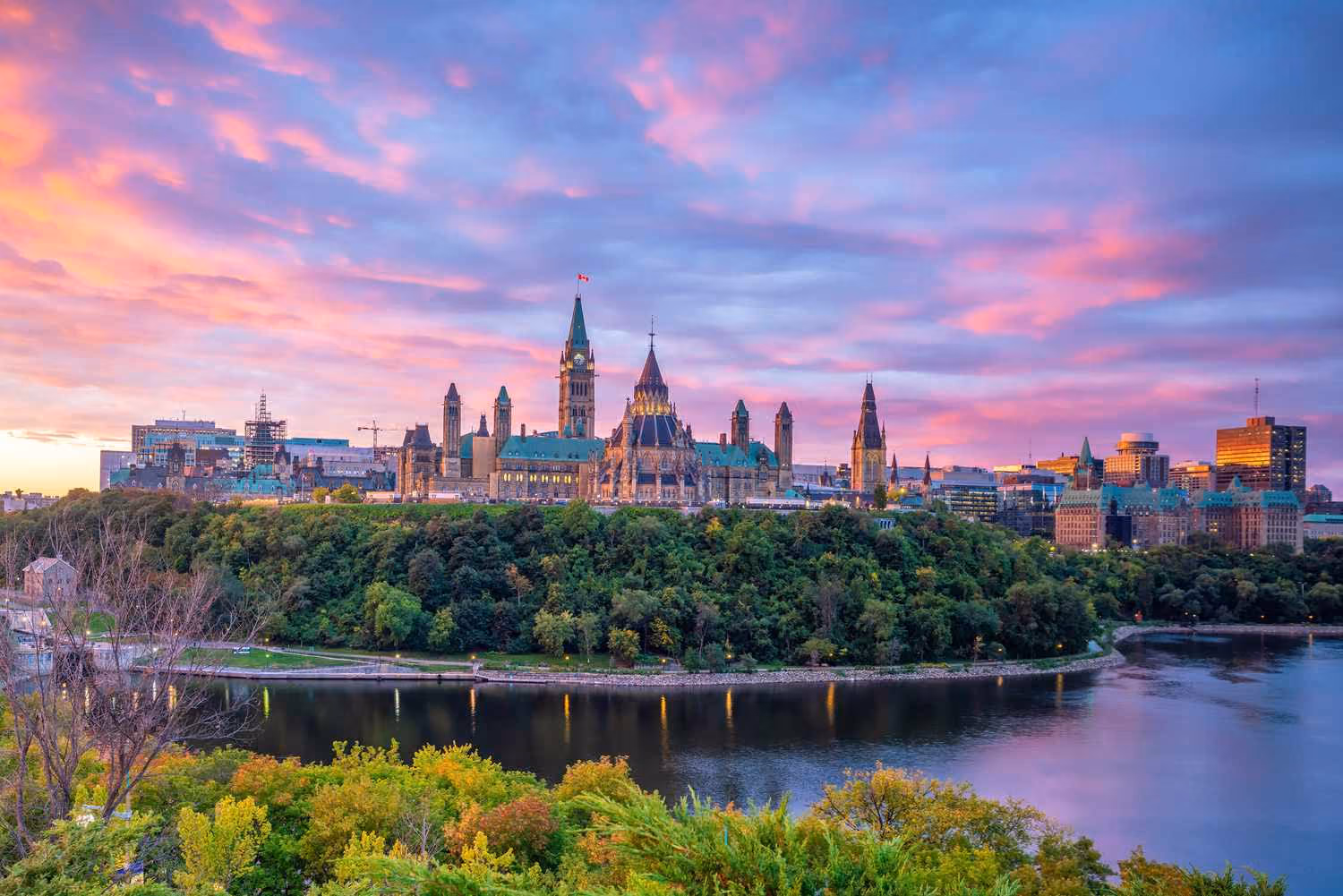 Ottawa, ON: cityscape and local surroundings