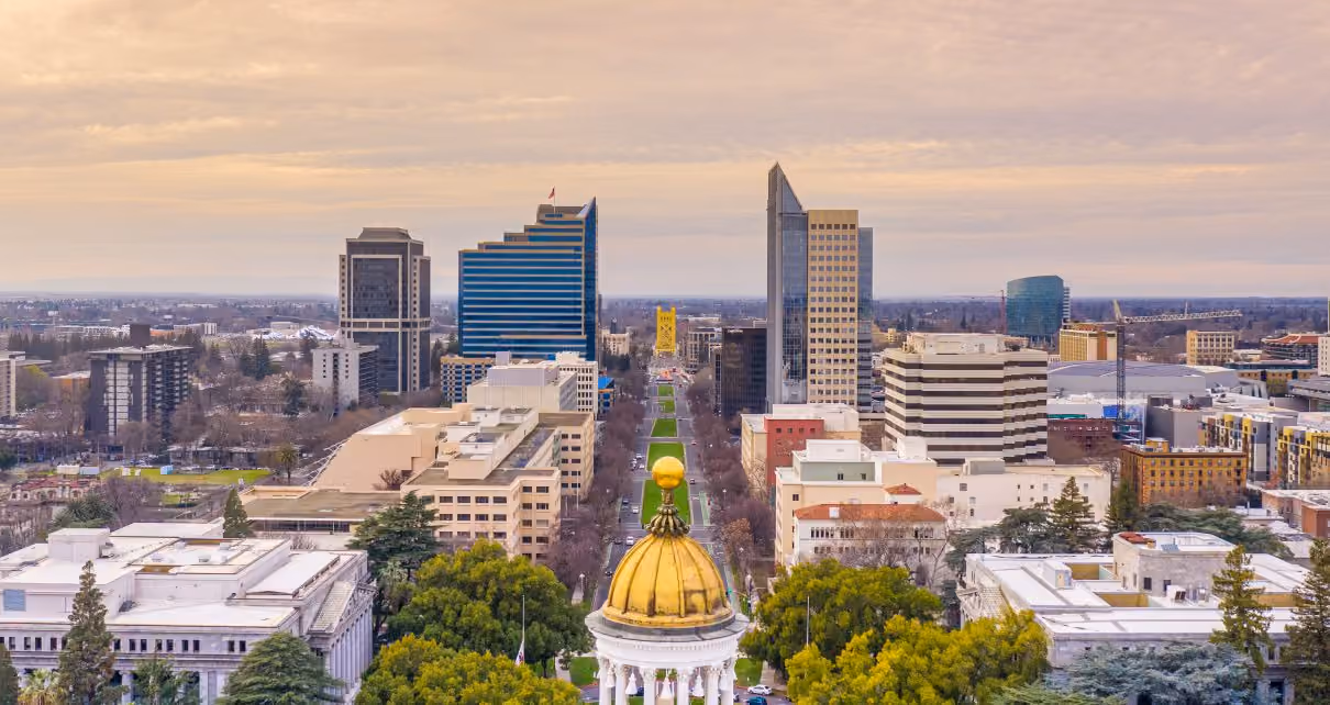 Sacramento, CA: cityscape and local surroundings