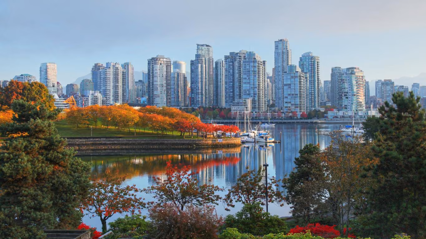 Vancouver, BC: cityscape and local surroundings