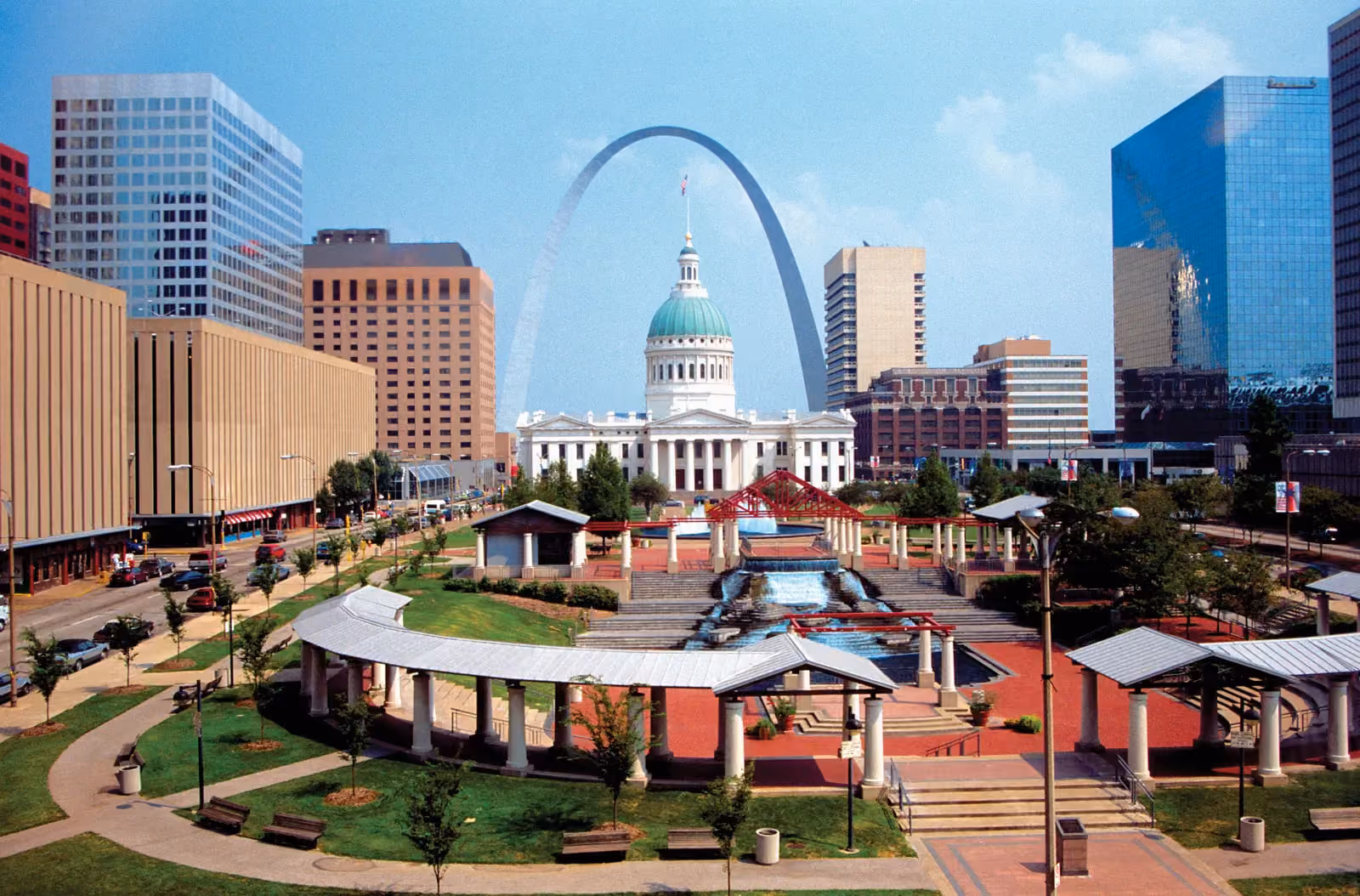 St. Louis, MO: cityscape and local surroundings