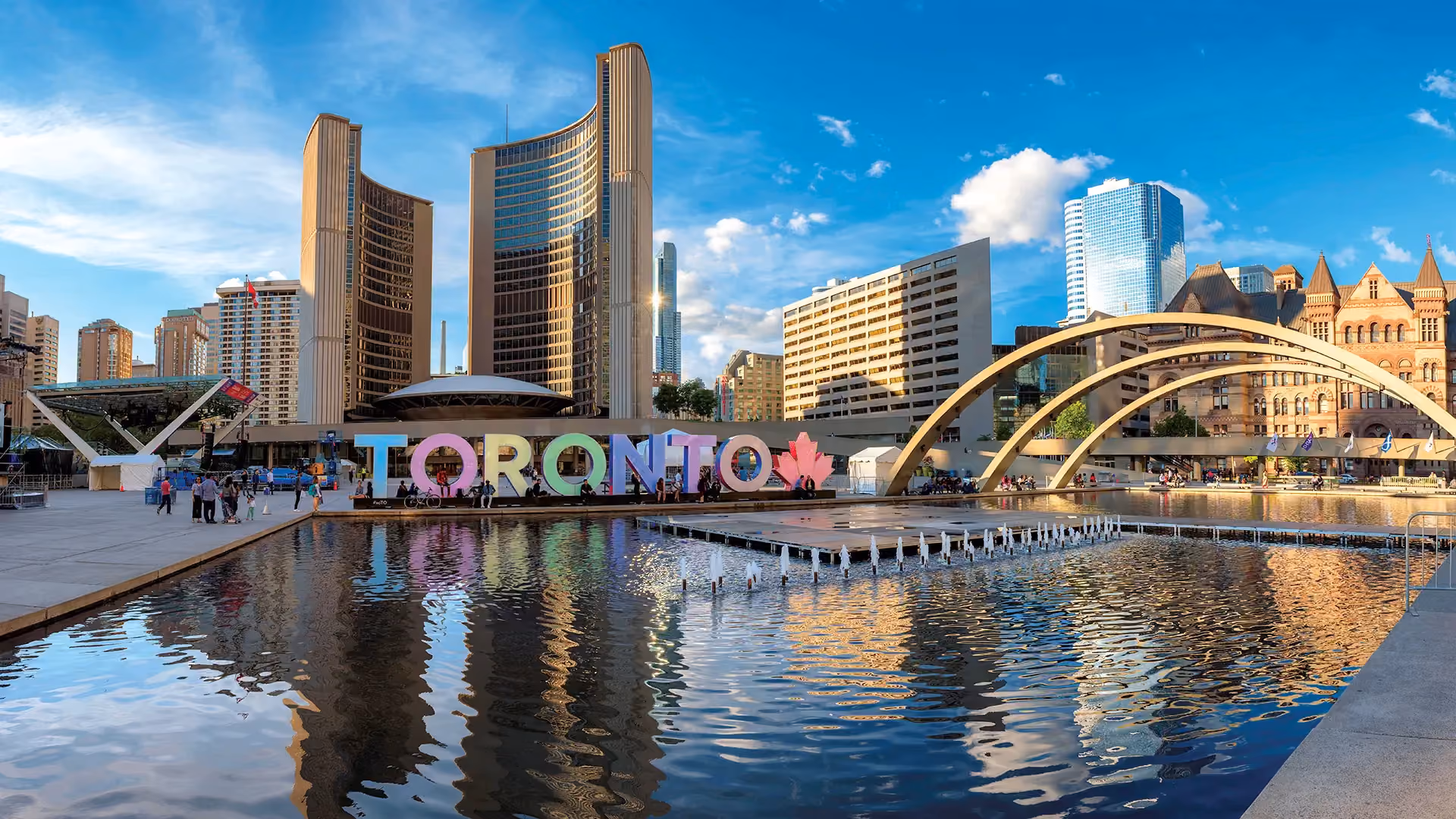 Toronto, ON: cityscape and local surroundings