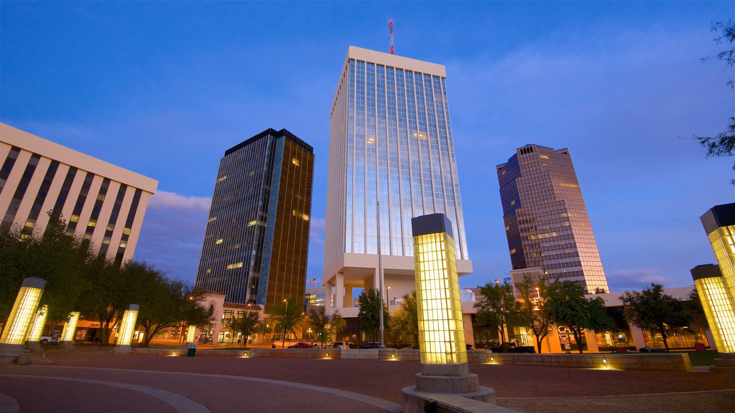 Tucson, AZ: cityscape and local surroundings