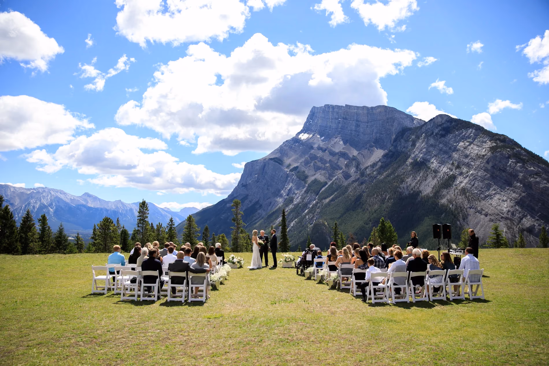 Tunnel Mountain Reservoir in Banff: Mountain-Top Wedding at Tunnel Mountain Reservoir