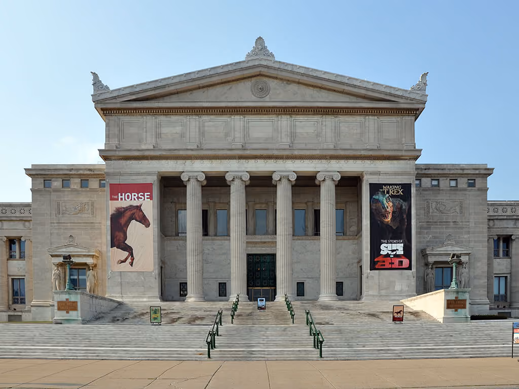 Field Museum in Chicago: Field Museum Entrance with Exhibit Banners