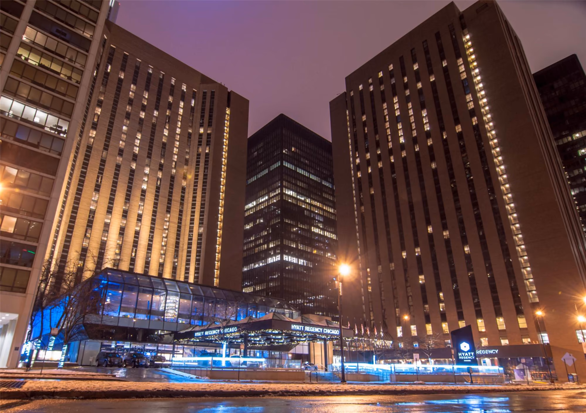 Hyatt Regency Chicago in Chicago: Hyatt Regency Chicago at Night