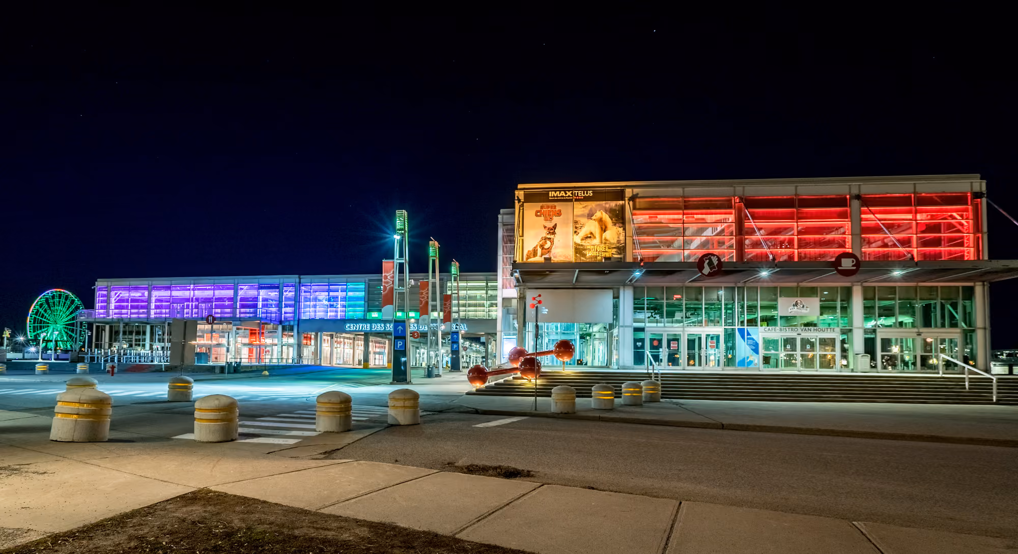 Centre des sciences de Montreal in Montreal: Montréal Science Centre at Night