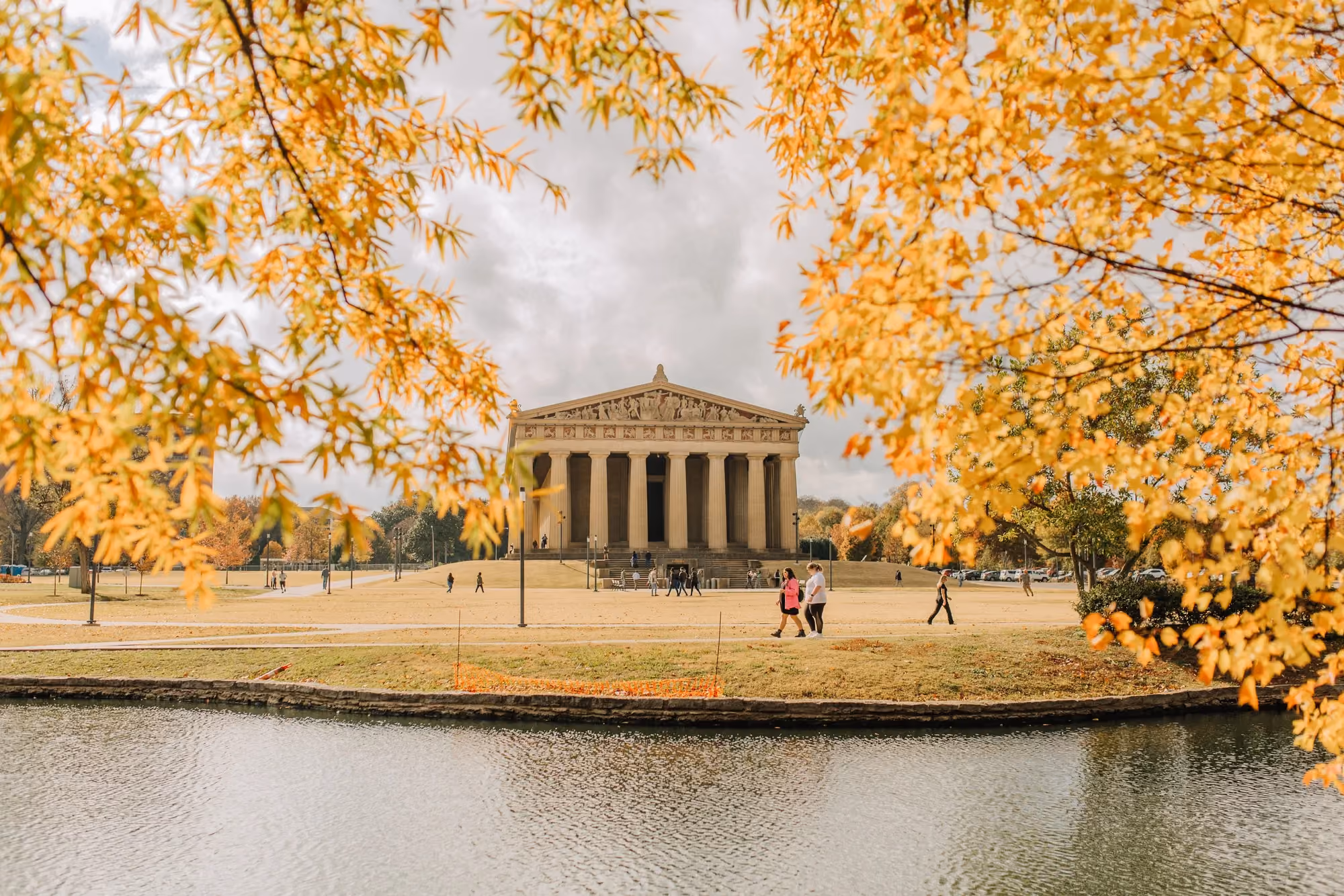 Centennial Park in Nashville: Autumn at Nashville’s Parthenon
