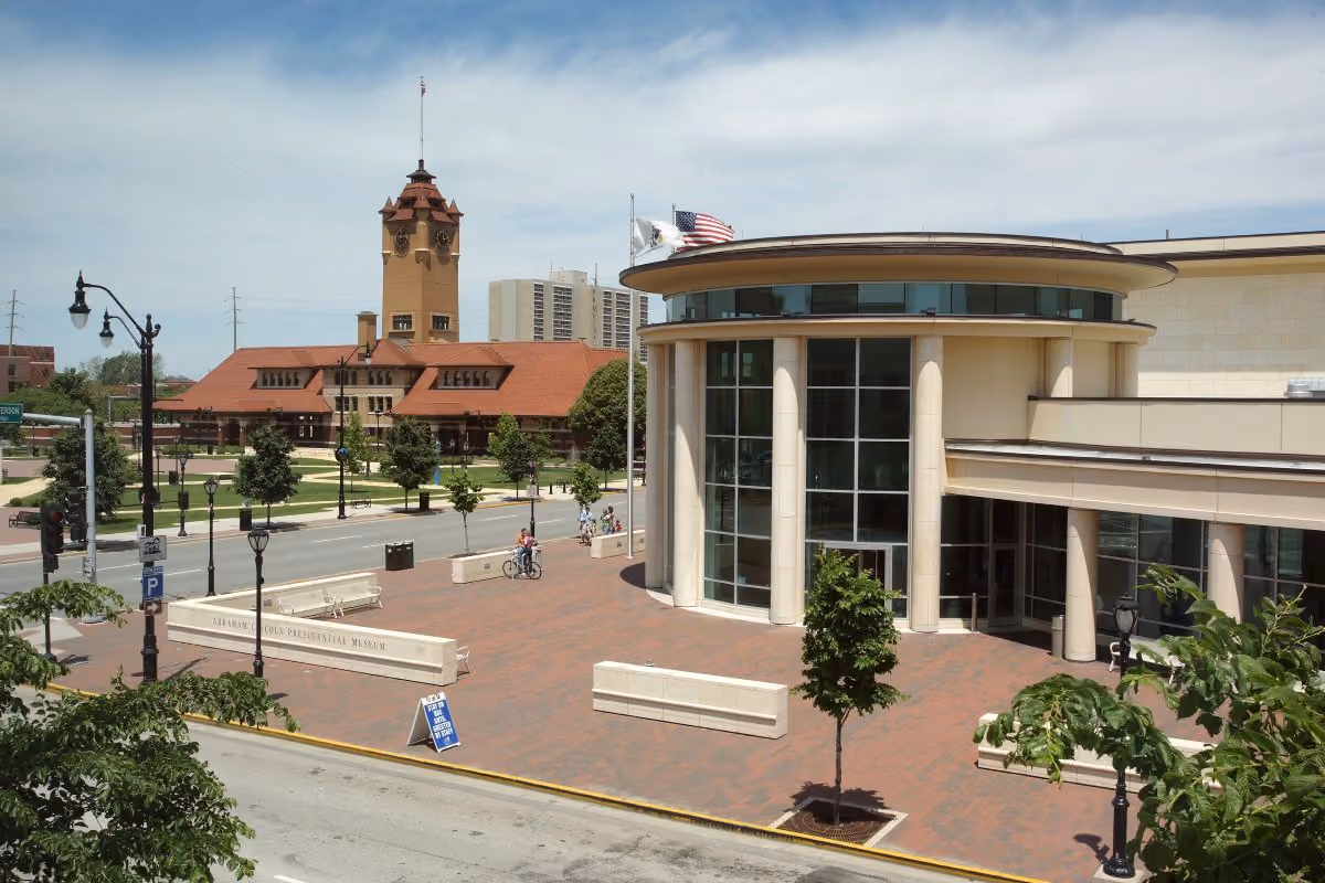 Abraham Lincoln Presidential Library and Museum in Springfield: Abraham Lincoln Presidential Museum Plaza