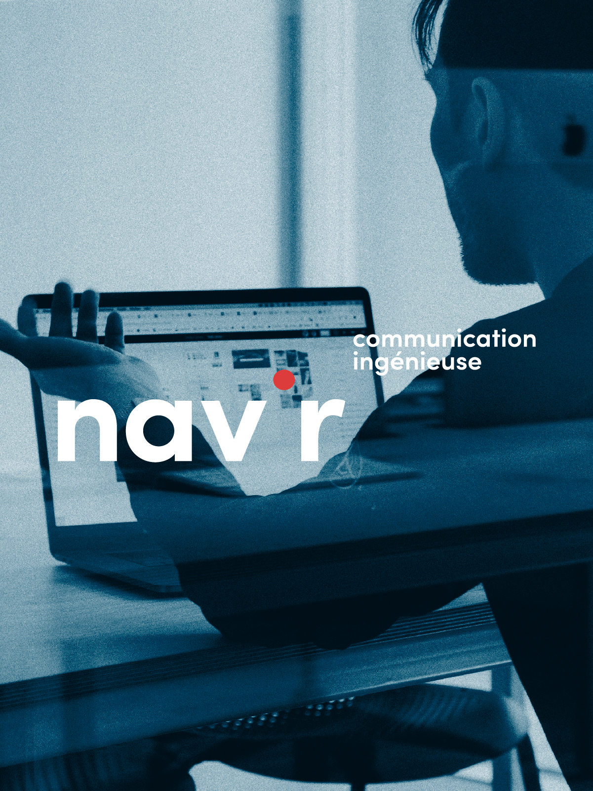 Logo de Navir sur photo de deux personnes en rencontre