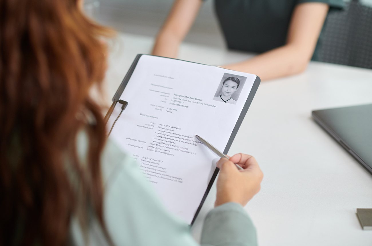 recruteuse consulte experience cv candidate pendant entretien