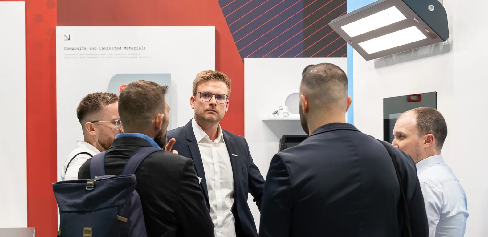 Fachgespräch am SBF- und LUNUX-Messestand auf der InnoTrans 2026