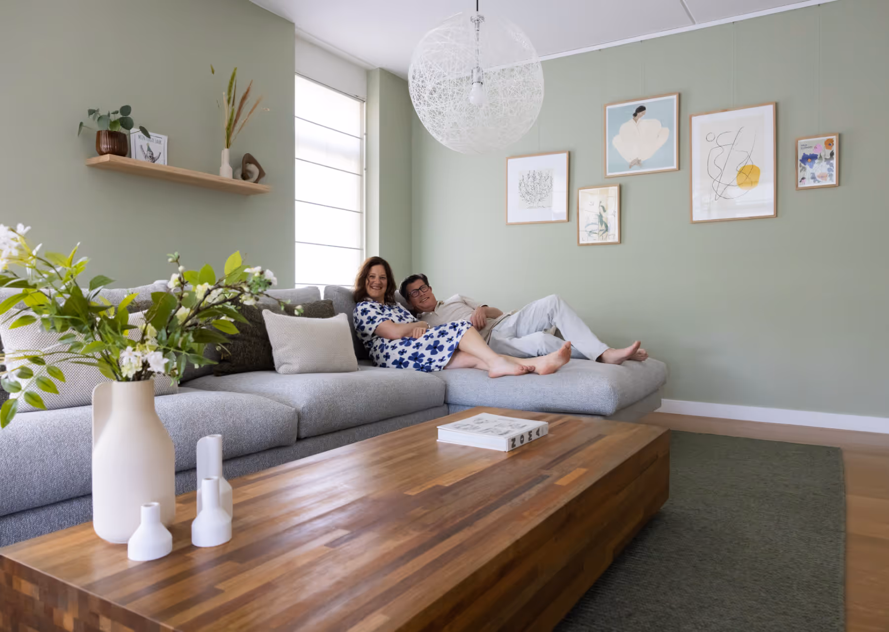 Henk en Monique op de bank