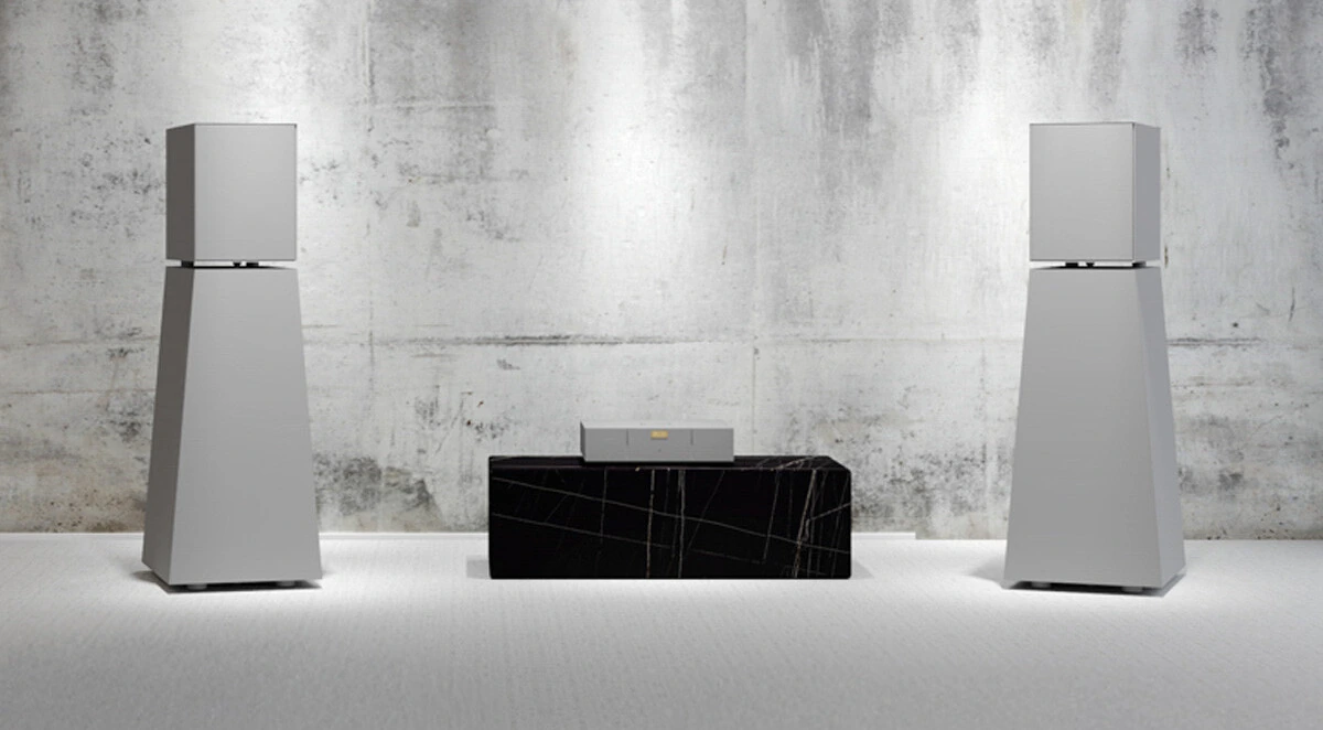 Goldmund Rhea loudspeakers and Eidos streamer