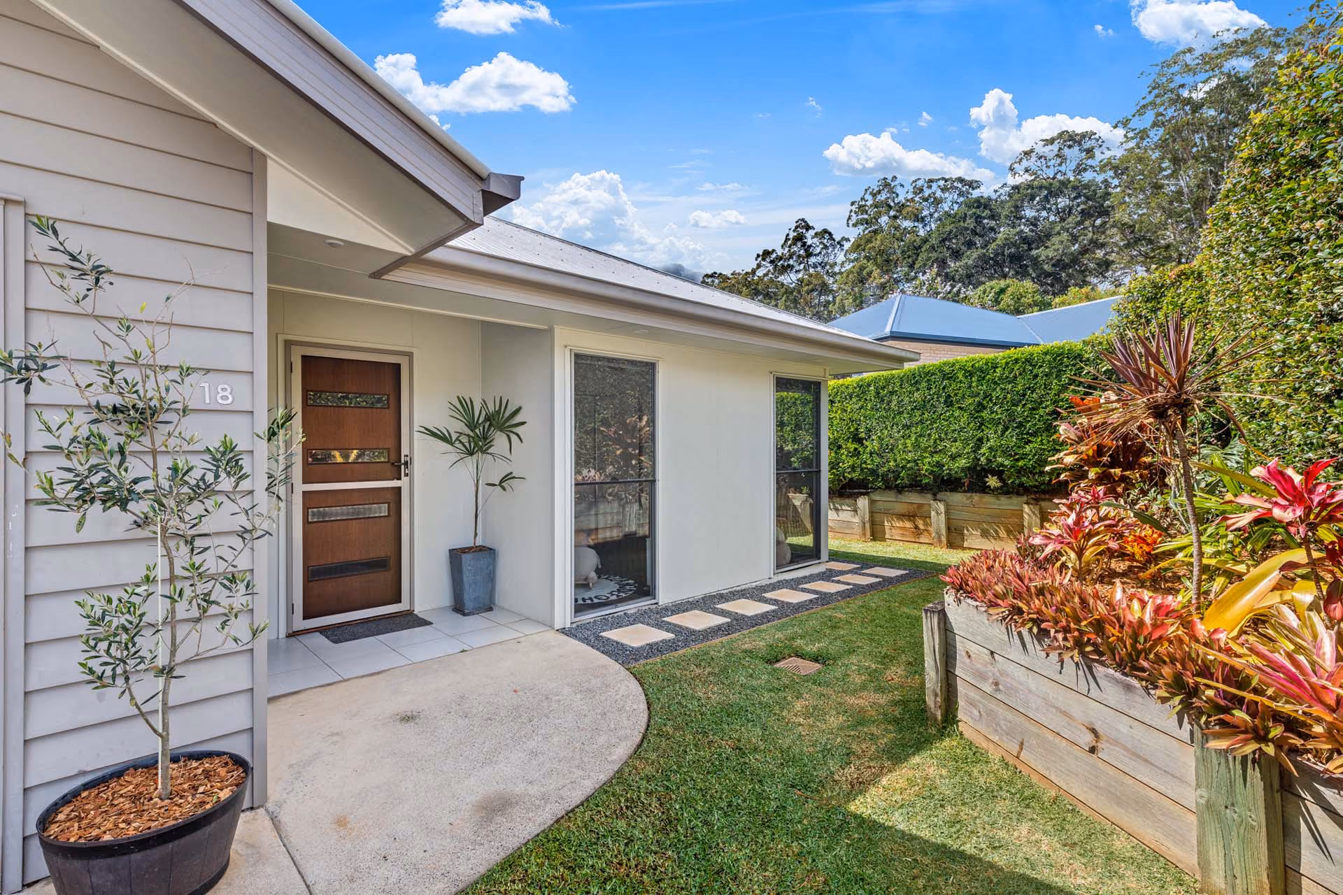 Set back from the street and nestled within the peaceful confines of a battle-axe block, this 4 bedroom, 2 bathroom residence epitomises the essence of quality and affordability. Immaculate and move-in ready, stepping into the idyllic Palmwoods lifestyle couldn’t be easier.