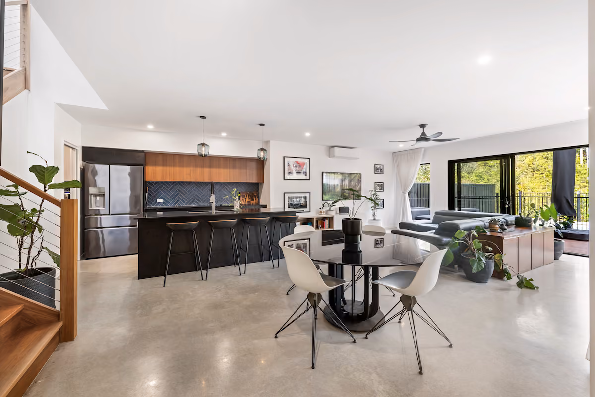 Welcome to 38 Palm Forest Circuit, Forest Glen – a stunning contemporary masterpiece that seamlessly combines modern design with natural serenity. This bespoke custom-built home, only two years old, offers a lifestyle of practicality and luxury. 