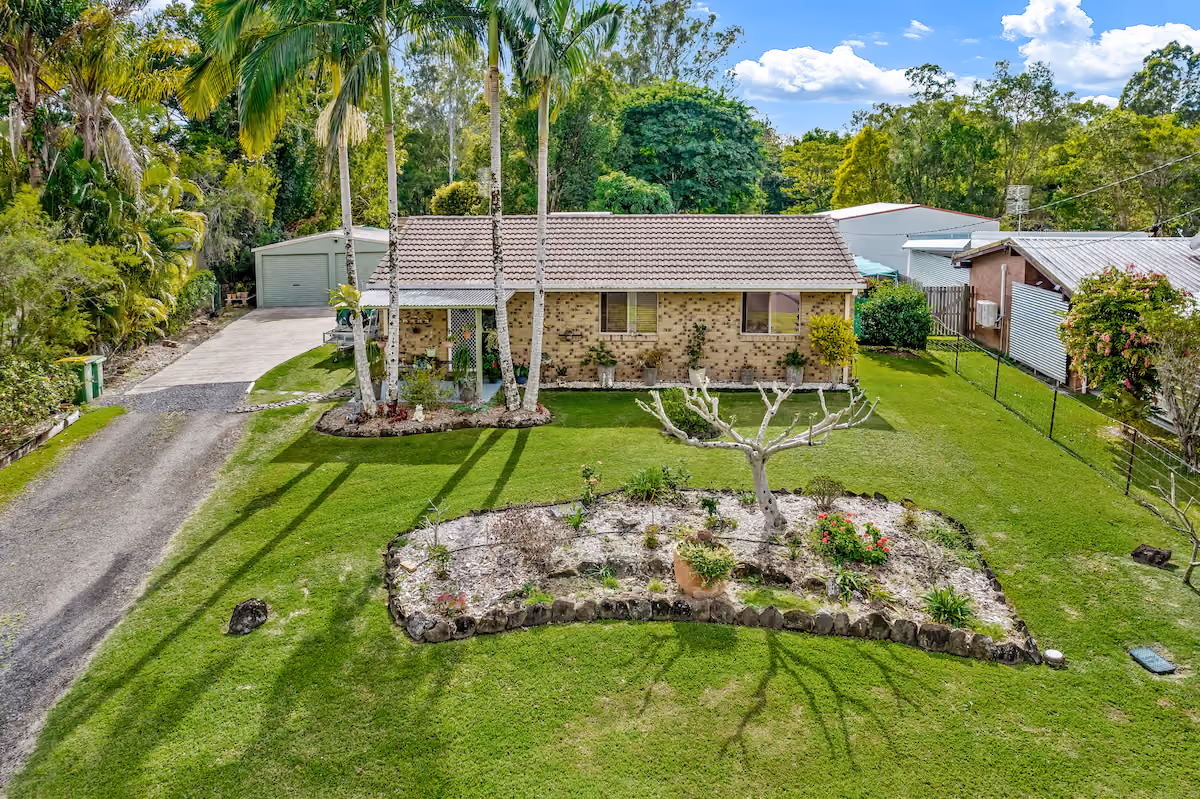 Noble Estate Agents are proud to present this fantastic lifestyle opportunity to purchase this solid home on a huge 1646sqm block in the heart of town. 
