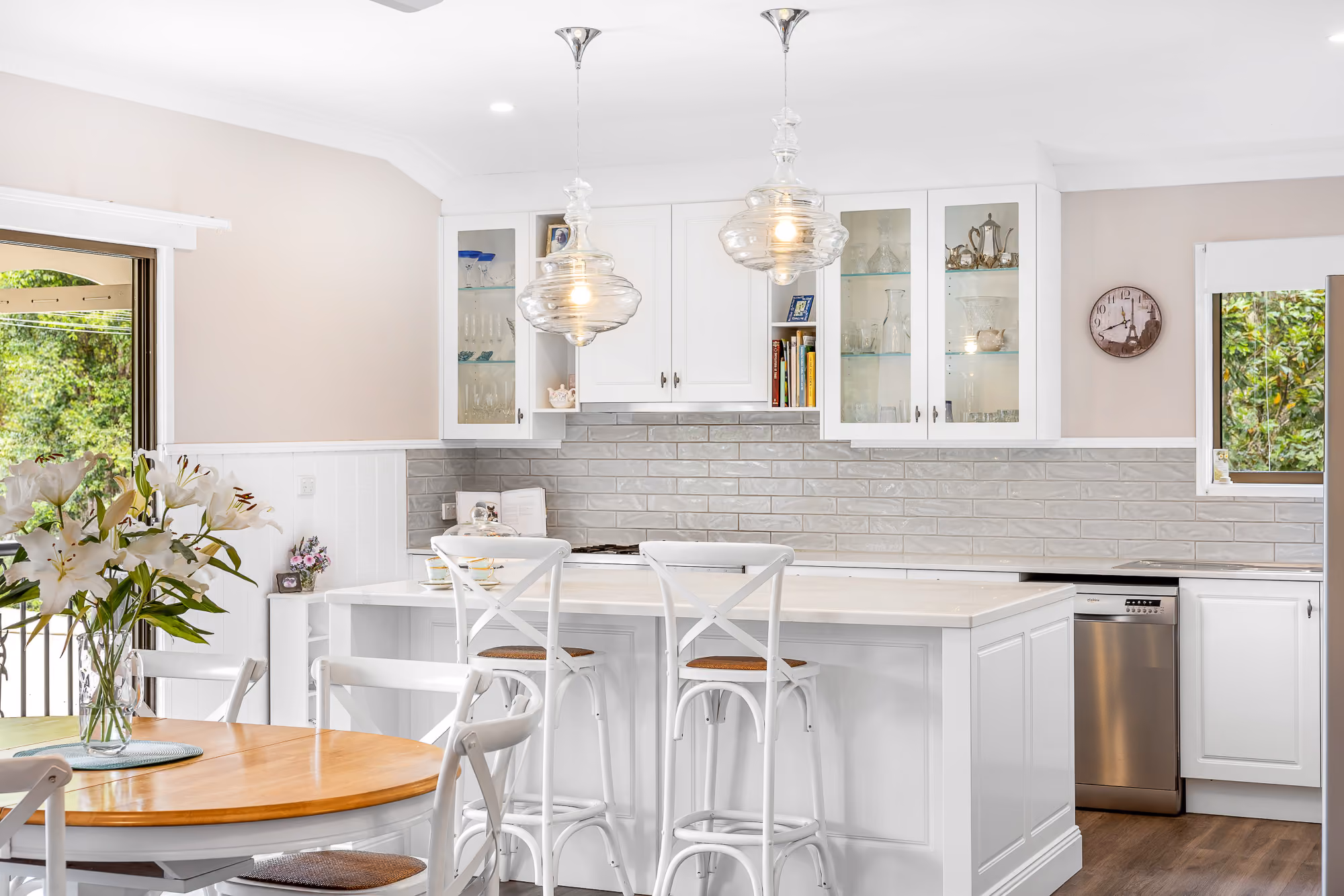 Welcome to 1 Main Creek Road, Tanawha – a property that plays host to not only a private and tastefully designed residence, but also home-based business opportunities.