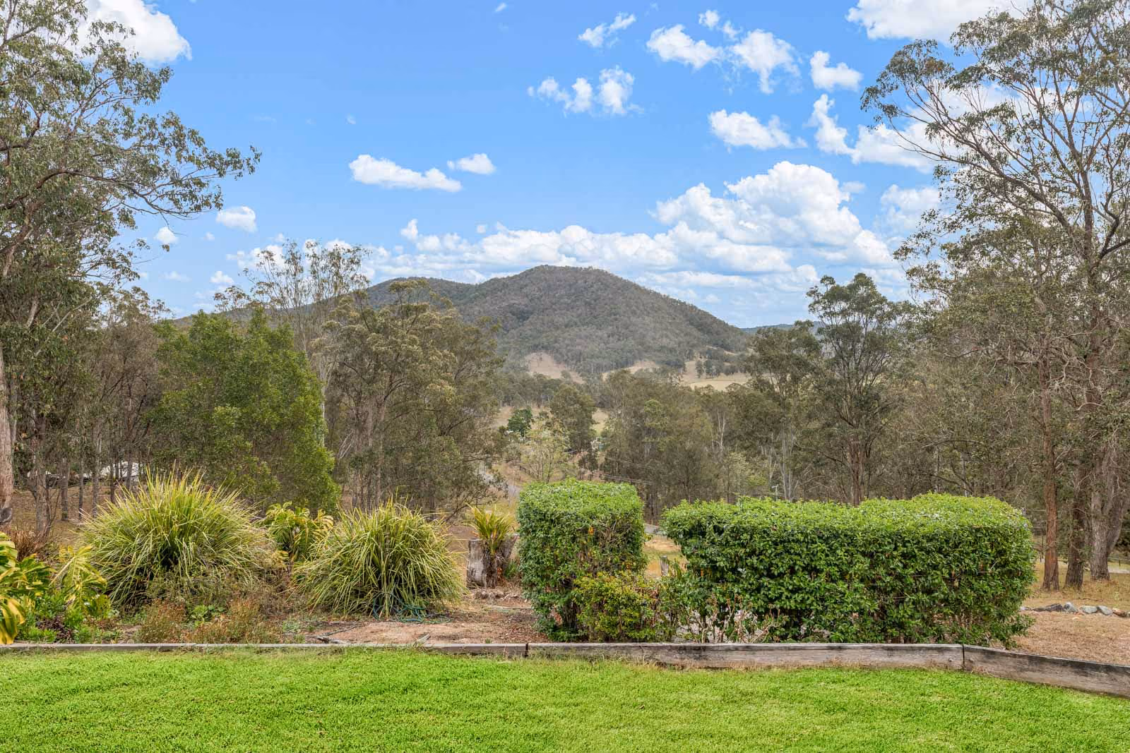 Nestled in the serene town of Conondale, discover the epitome of peaceful countryside living at 91 Appaloosa Drive. Brought to market for the first time, this charming lowset brick home, encompassed by nearly 5 acres of predominantly cleared land, offers a perfect blend of rural tranquility and low maintenance living.
