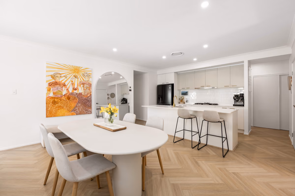 Light-Filled Luxury in Palmwoods