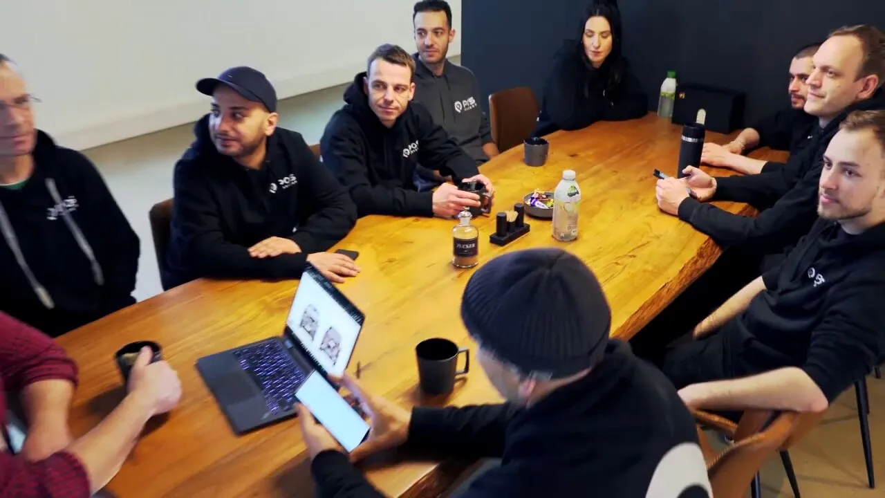 Das Team von POS Werbung bei der Arbeit