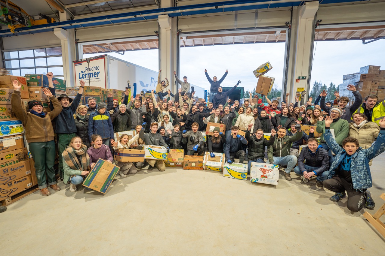GrowDeep Gruppenfoto bei der Junge Leute Helfen Sammelaktion