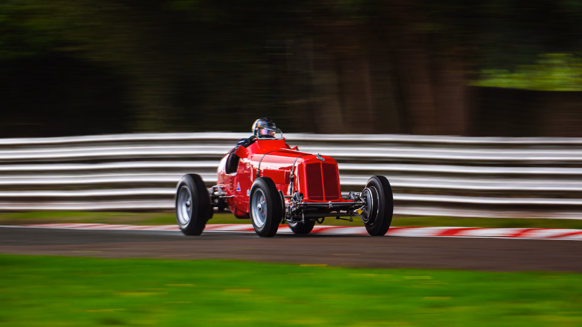 Tom Hardman Limited racing at Goodwood