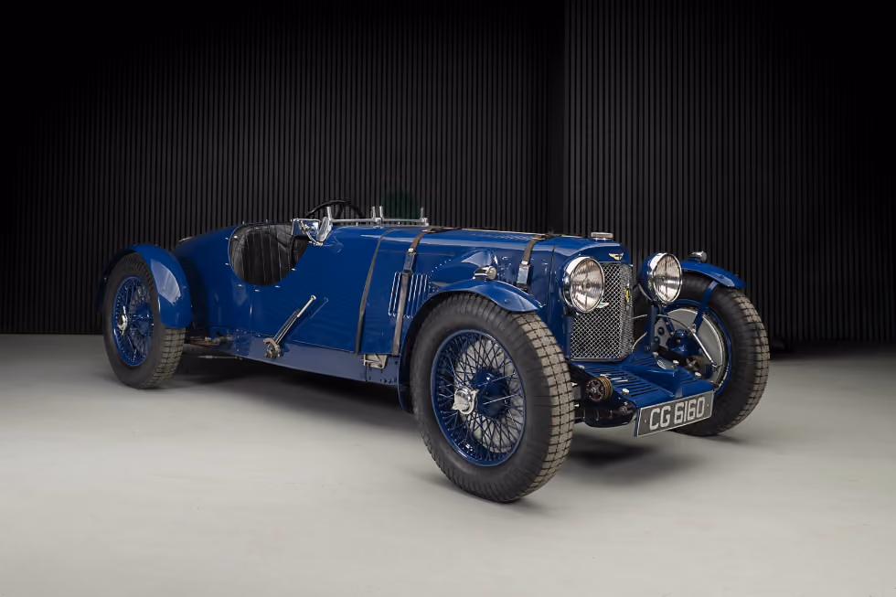 ASTON MARTIN TEAM CAR REPLICA