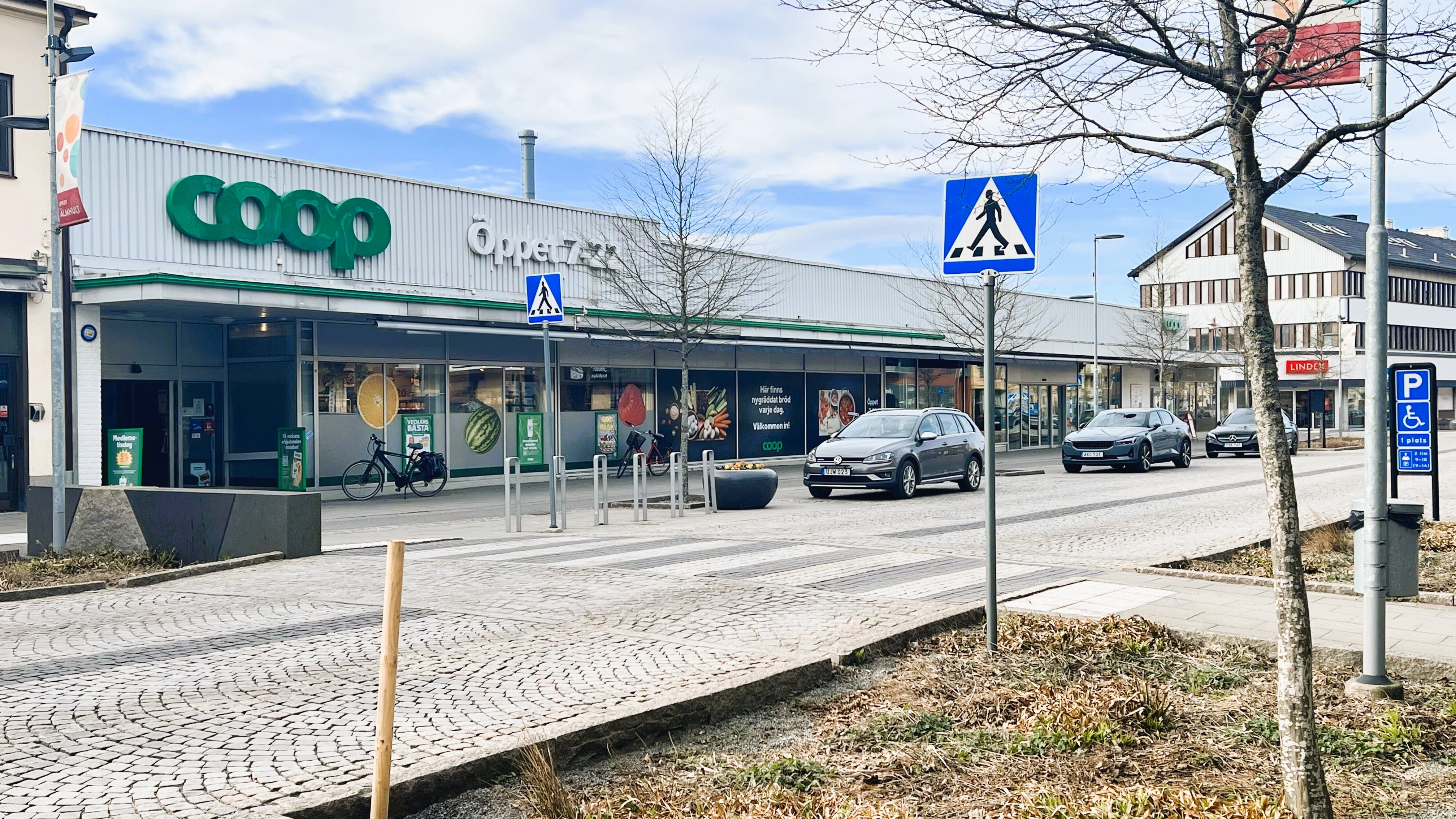 Tentacle säljrådgivare åt Smålandsbostäder AB vid försäljningen av en handelsfastighet i Älmhult till Vendus Sweden AB.