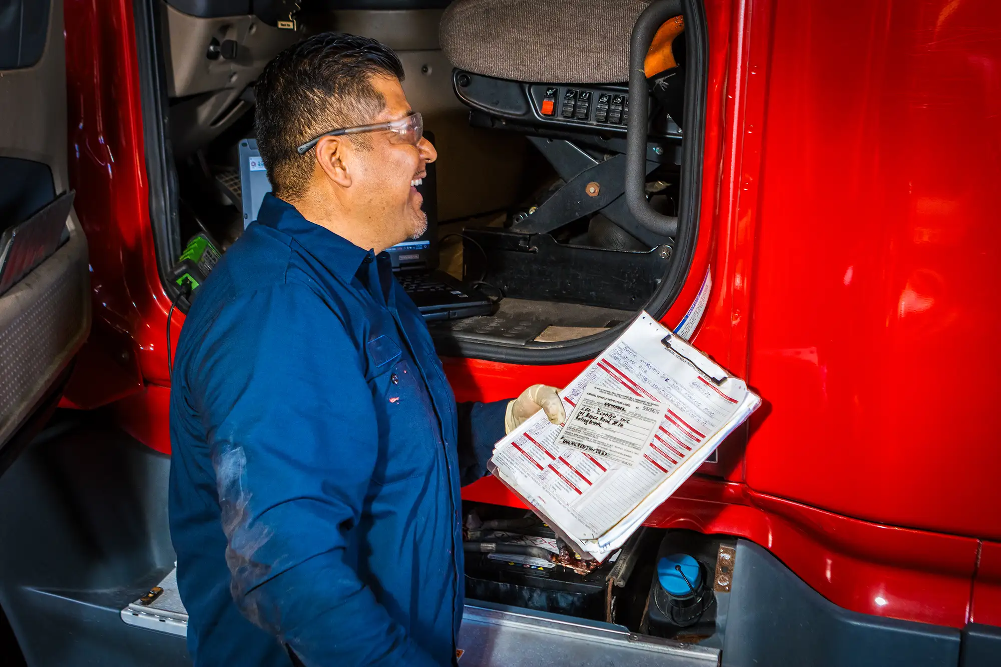 Diesel mechanic providing truck inspection in Bolton, On