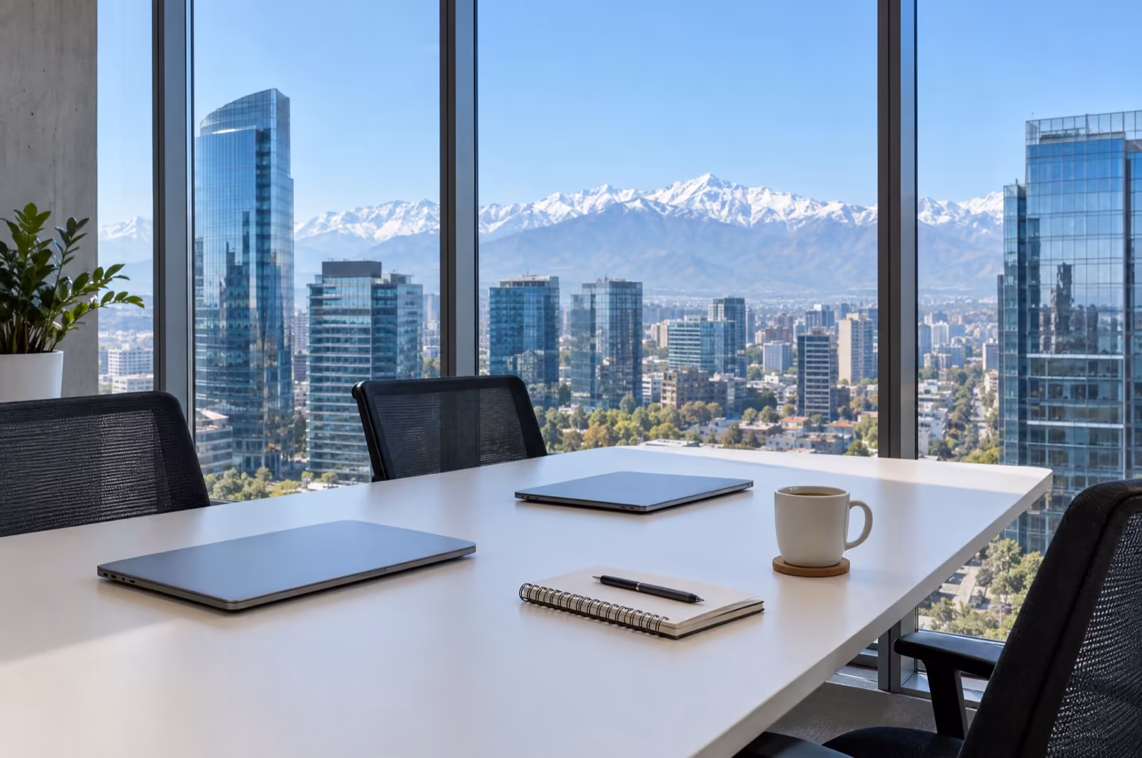 Sala de reuniones con vista a Santiago