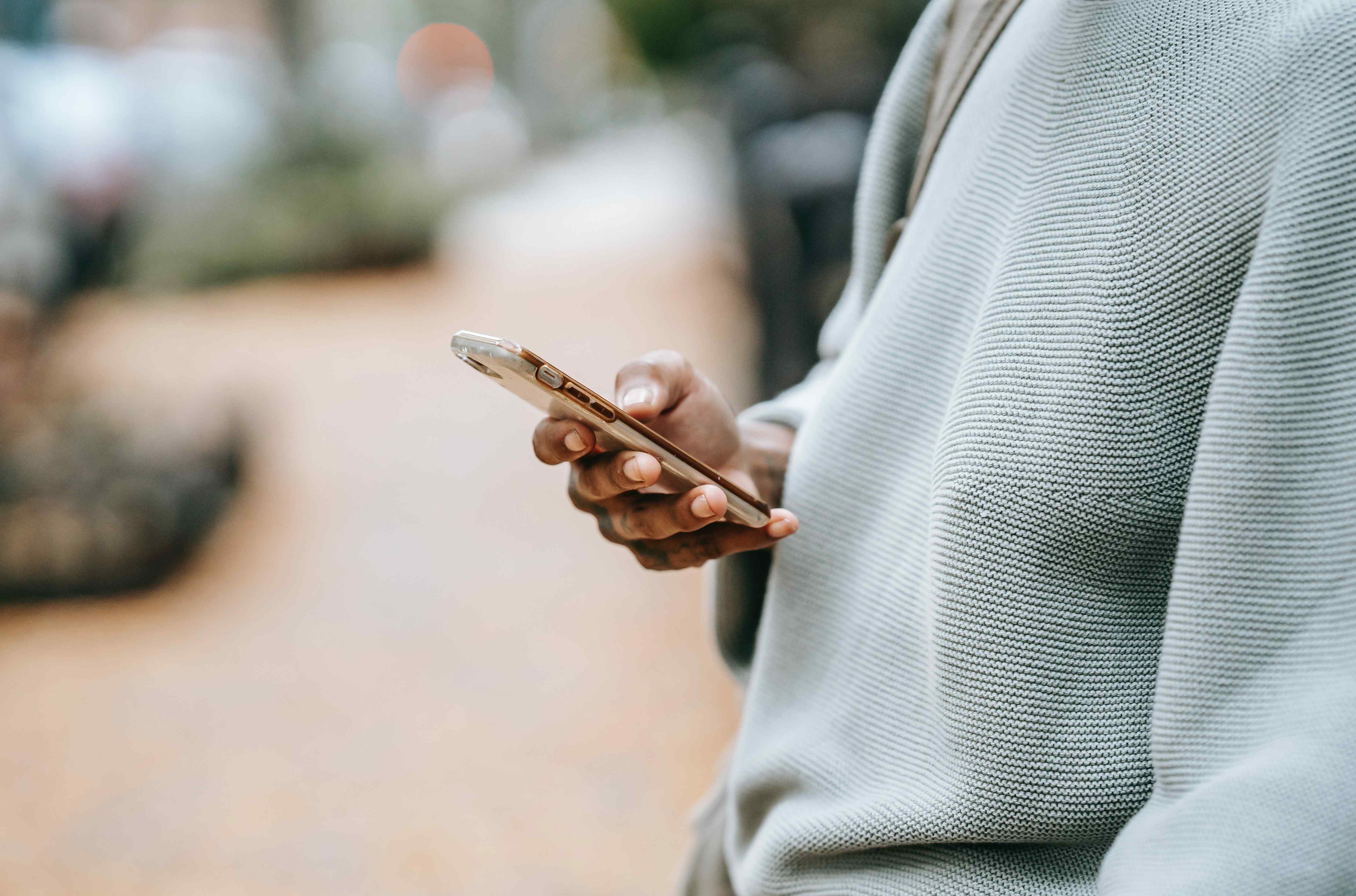 90+ Addiction To Cell Phone Statistics, Facts & Demographics