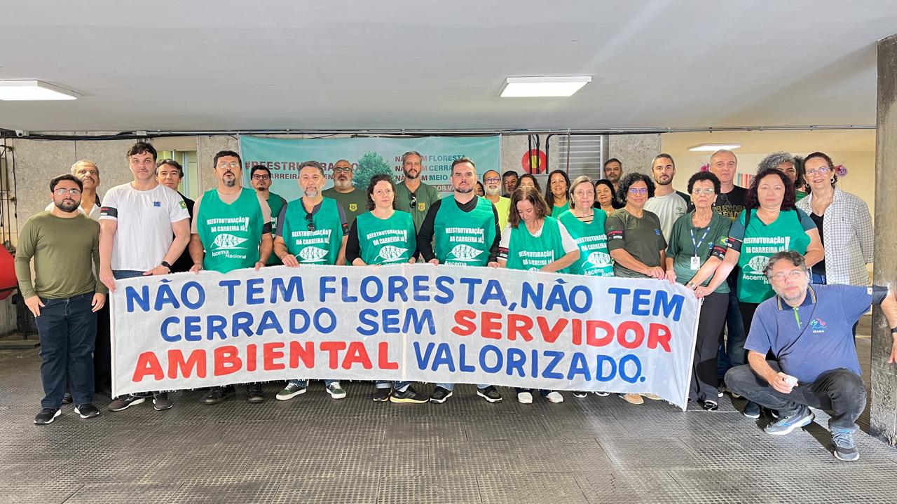 Servidores do Ibama em protesto em BH em 5 de junho