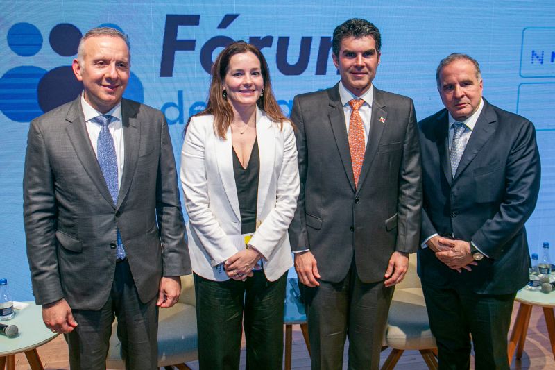 O relator da reforma tributária na Câmara, deputado Aguinaldo Ribeiro, a professora Bianca Xavier, o governador Helder Barbalho e professor Murillo de Aragão