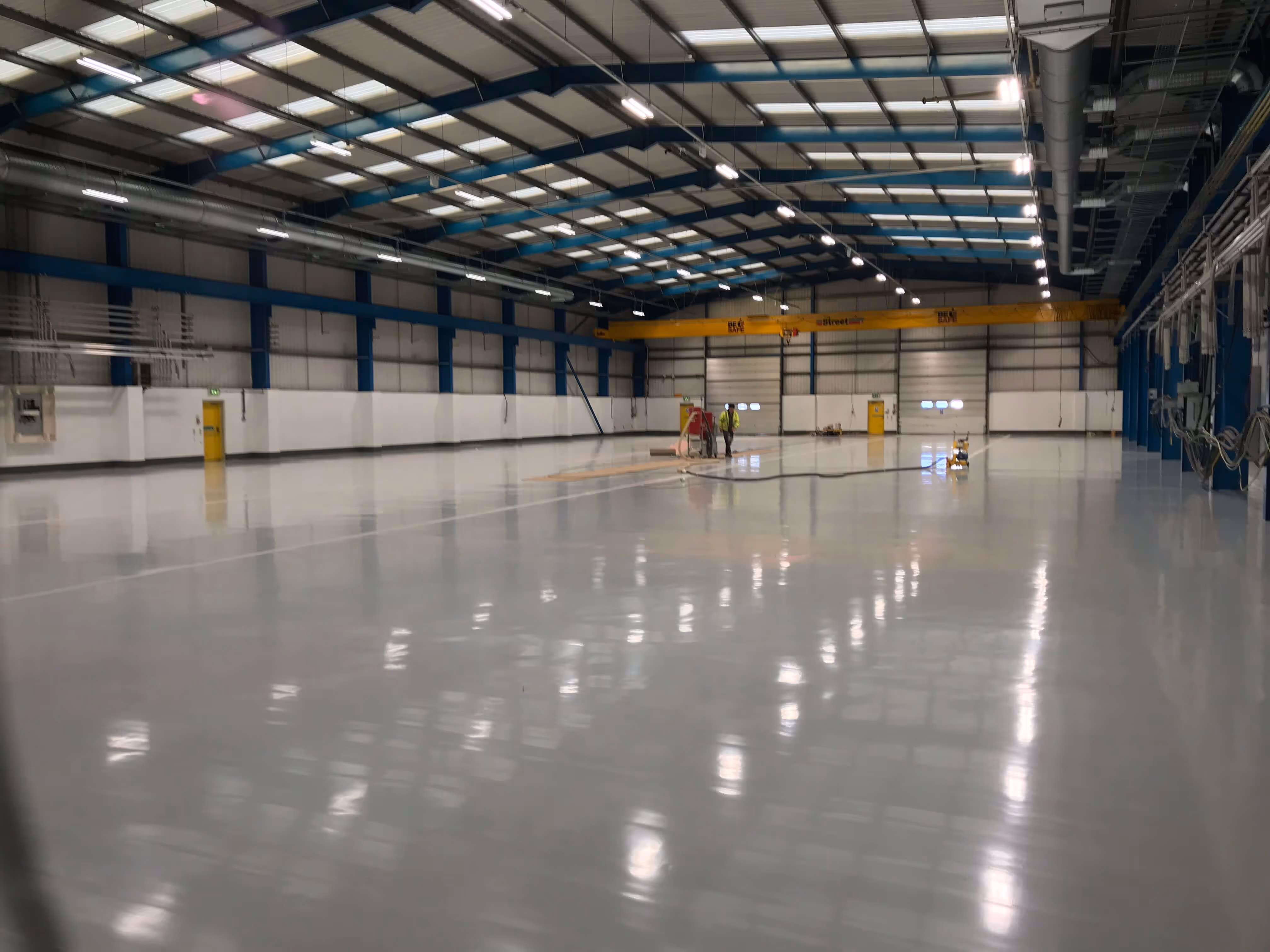 epoxy resin flooring in a warehouse