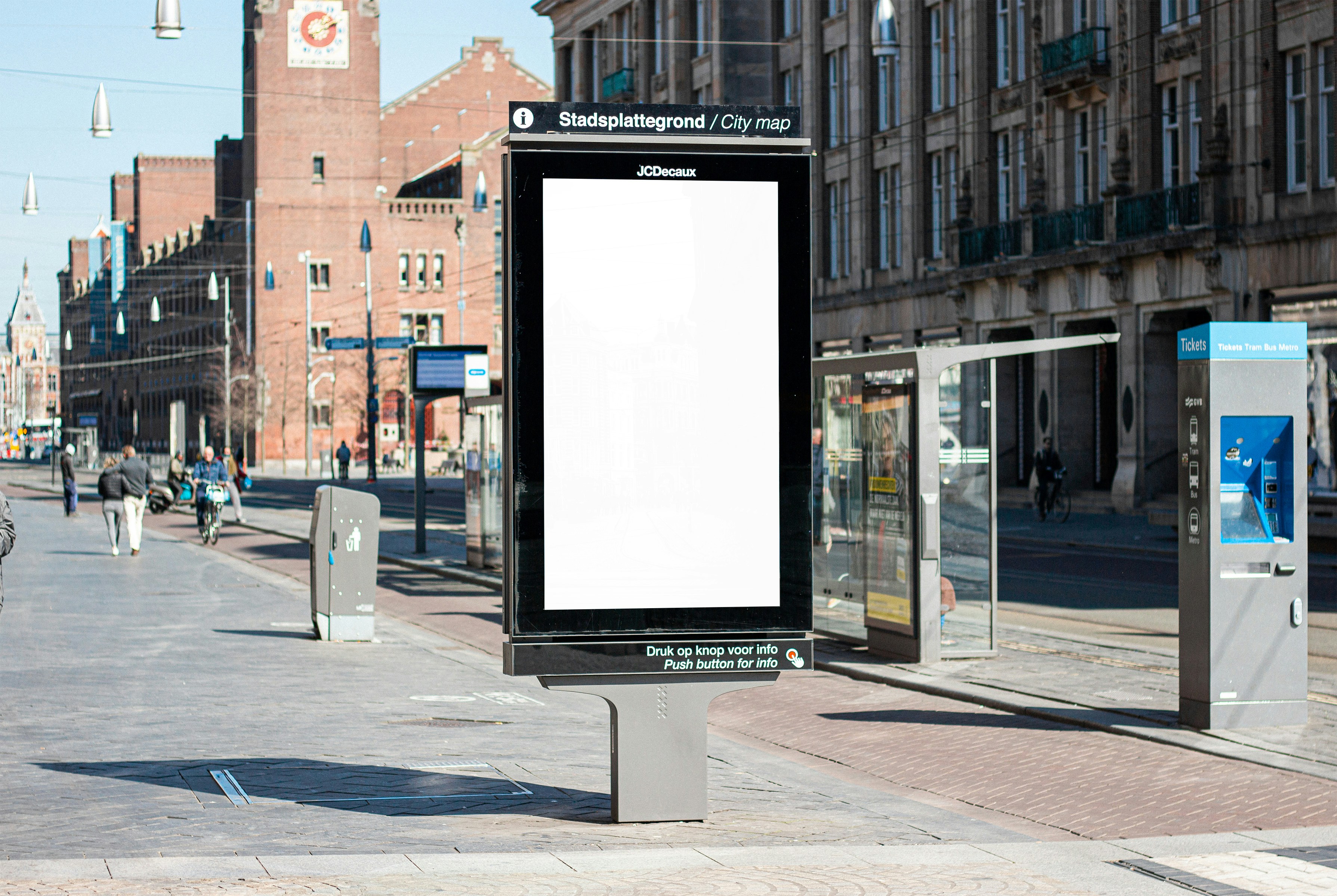 DOOH für B2B-SaaS und Kanzleien: Programmatic Außenwerbung im Account-Based-Marketing-Mix