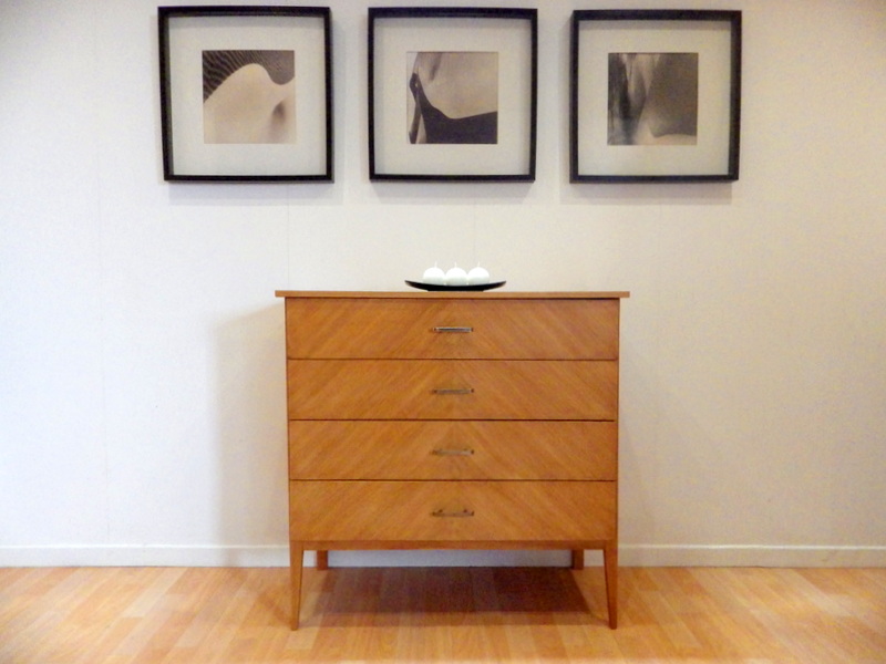 Commode vintage