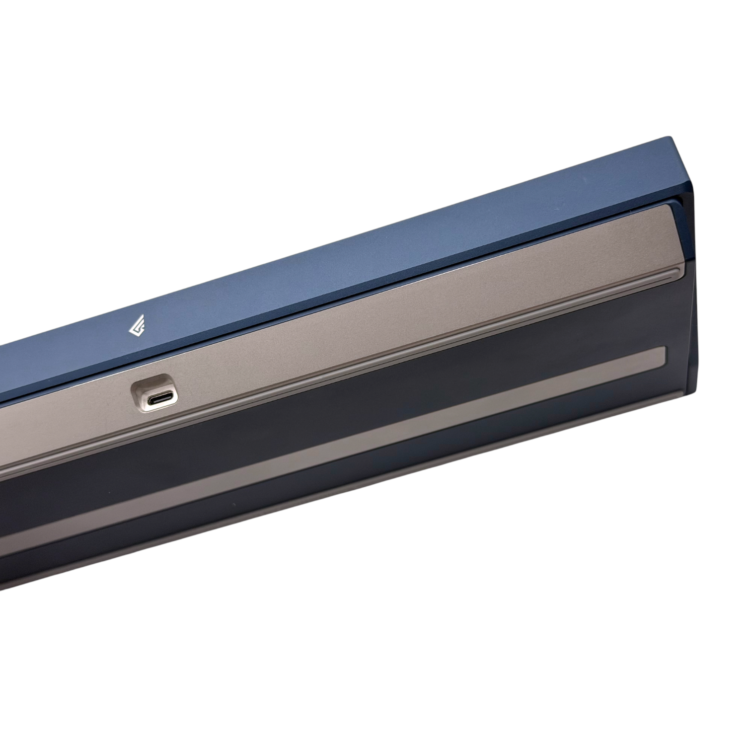 Geon F2-84 Navy - кастомна механічнічна клавіатура.