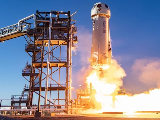 Blue Origin New Shepard lifting off