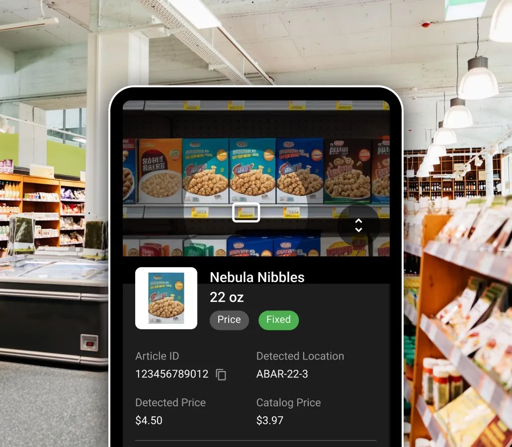 Ein Smartphone zeigt Informationen über ein Produkt mit der Bezeichnung "Nebula Nibbles, 22 oz" mit Details wie Preis und Standort in einem mit verpackten Lebensmitteln gefüllten Gang eines Lebensmittelgeschäfts im Hintergrund an.
