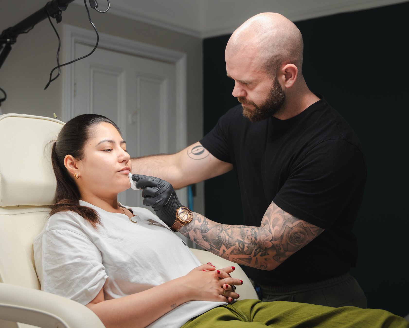 Choosing Between Skin Boosters and Dermal Fillers