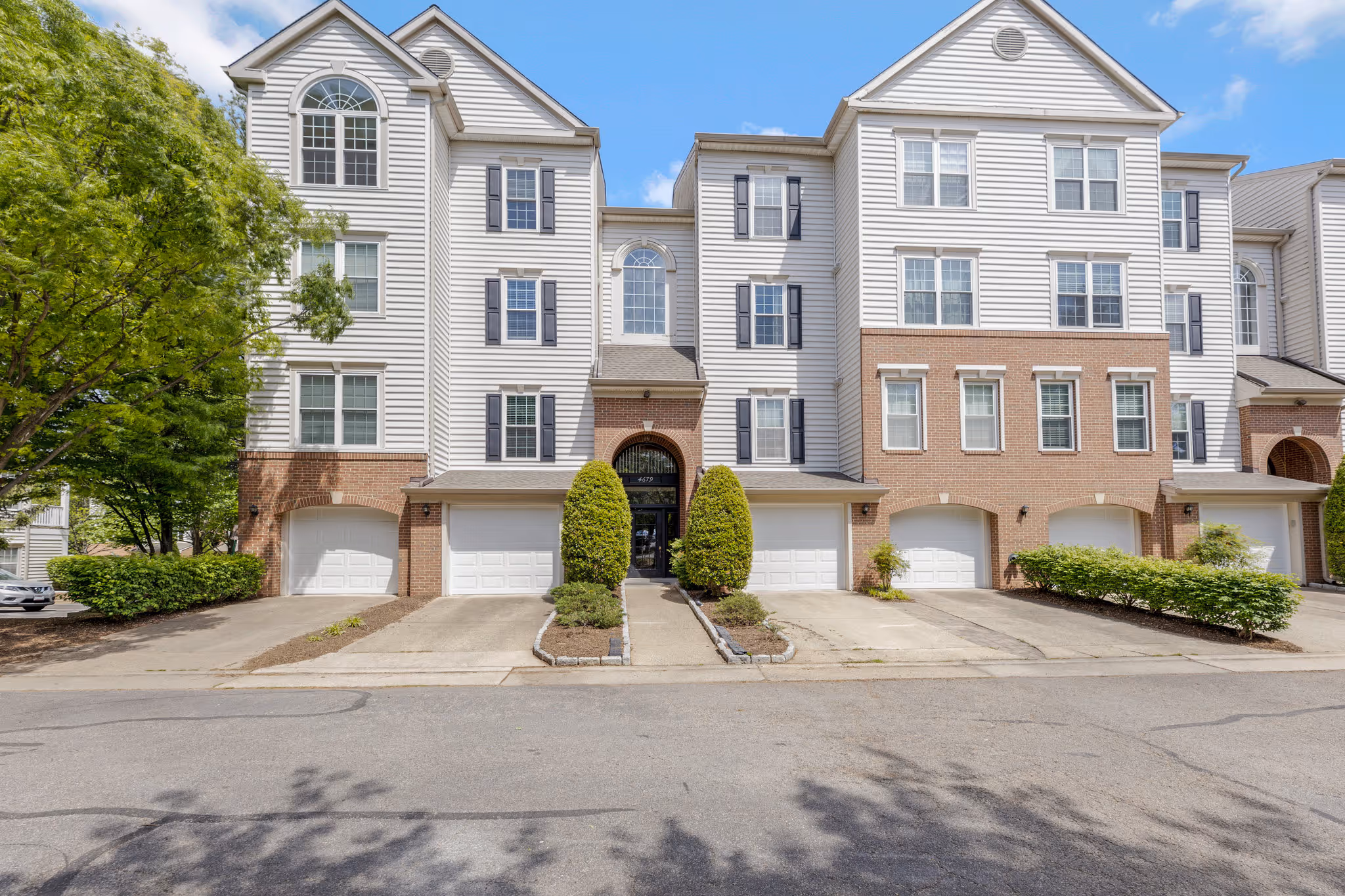 4679 Longstreet Ln #301, Alexandria, VA 22311