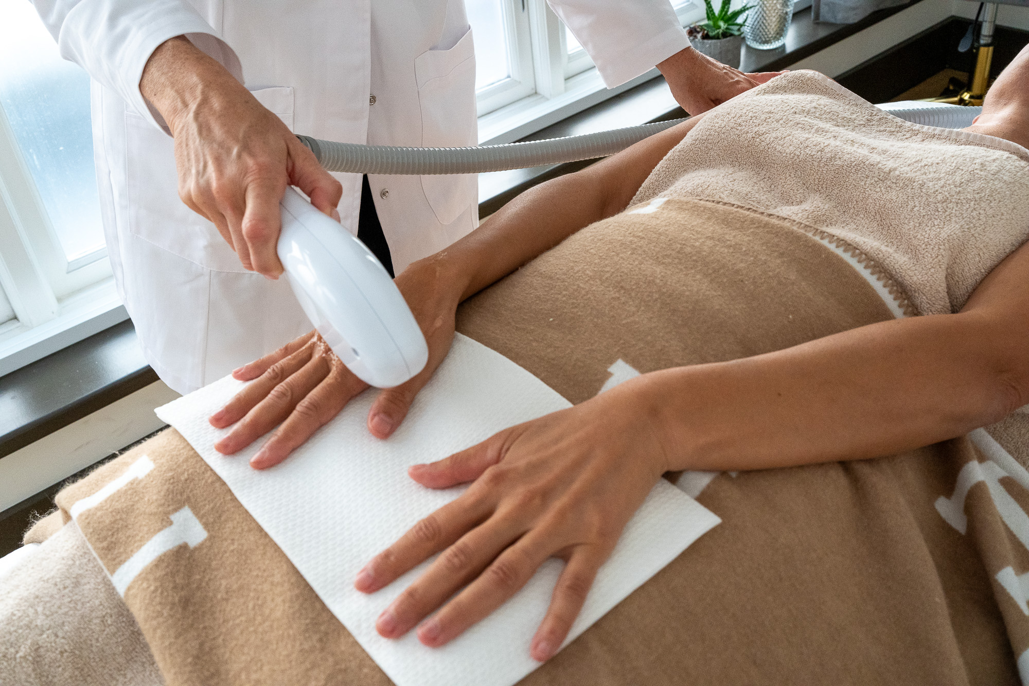Elen Rivas Beauty Clinic. Our beauty clinic offering non-invasive, non-surgical treatments in Chelsea, London. Effortful Beauty Approach — our central methodology for non-invasive cosmetic procedures.