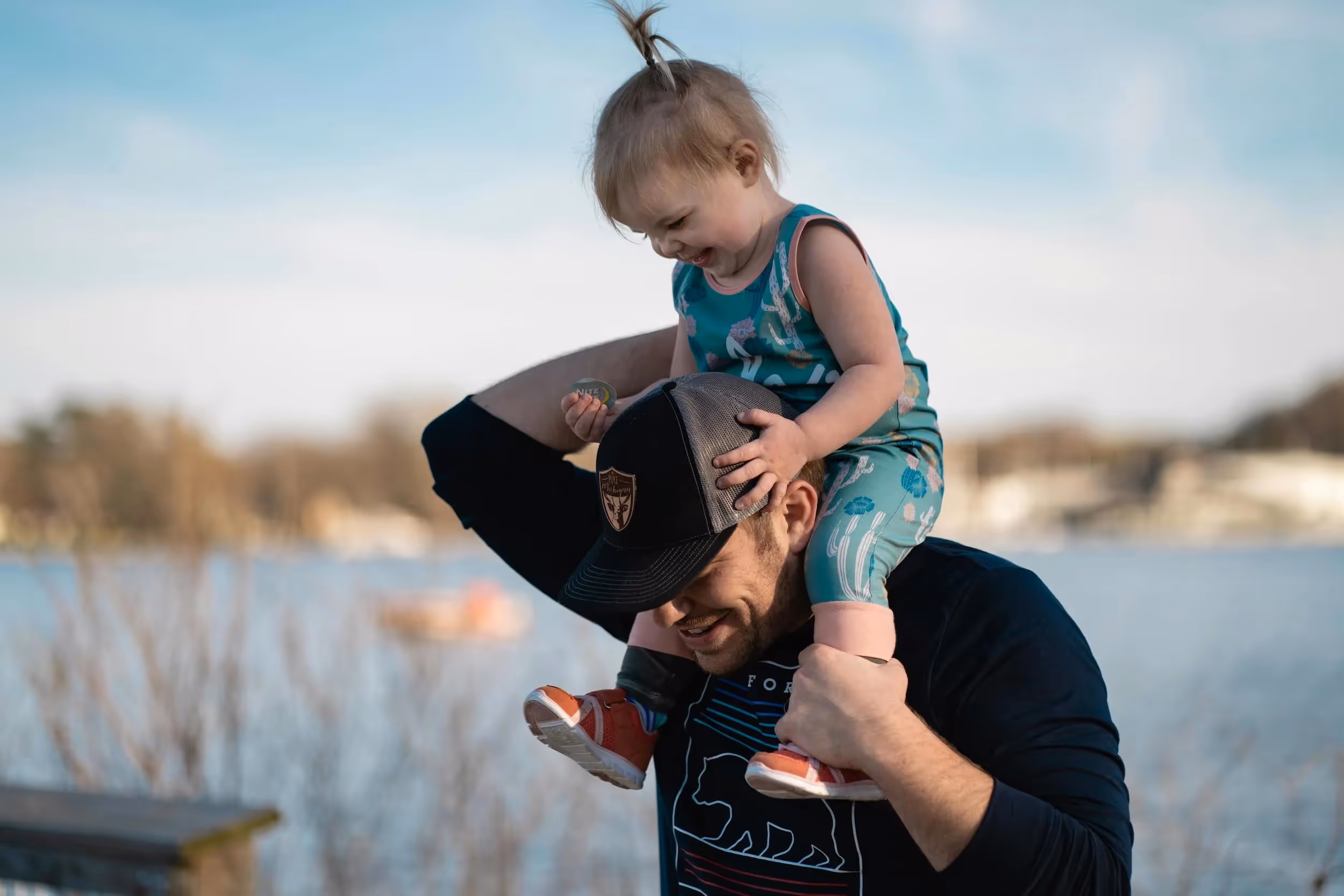 father with child on his shoulders during his parenting time